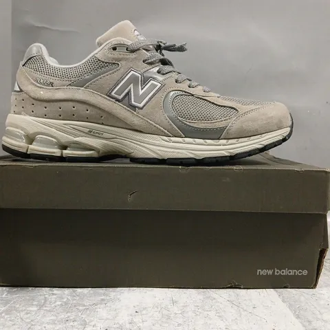 BOXED PAIR OF NEW BALANCE 2002R SHOES IN STONE/GREY SIZE UK 10.5