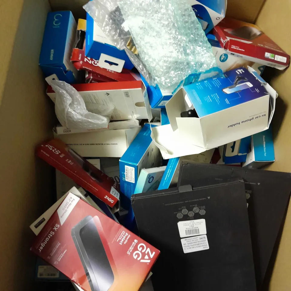 LARGE BOX OF APPROX 100 ASSORTED PHONE CASES AND ELECTRICAL ITEMS TO INCLUDE ANKER POWER WAVE BASE PAD, O2 DUAL IN-CAR CHARGER, GEL CASE FOR IPHONE 14 PLUS ETC