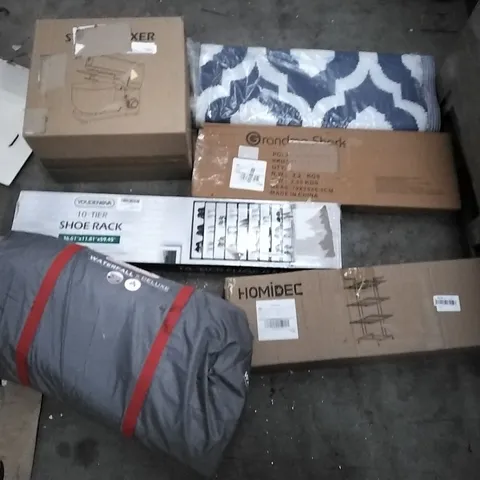 PALLET OF ASSORTED ITEMS INCLUDING YOUDENOVA 10-TIER SHOE RACK, HOMIDEC DRYING RACK, COLEMAN WATERFALL 5 DELUXE, STAND MIXER, GRANDMA SHARK, CUTTER MATTOCK WITH FIBREGLASS HANDLE