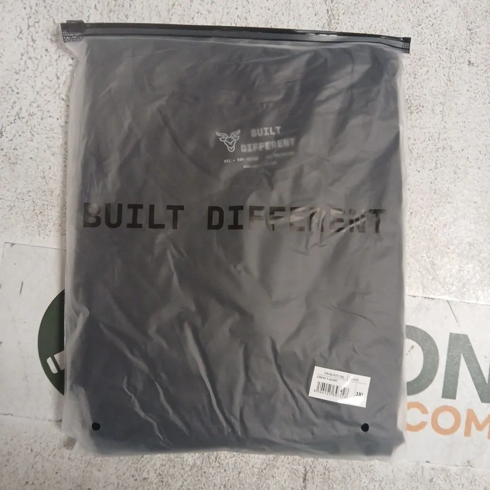 BAGGED BUILT DIFFERENT CREW T-SHIRT IN BLACK SIZE 3XL
