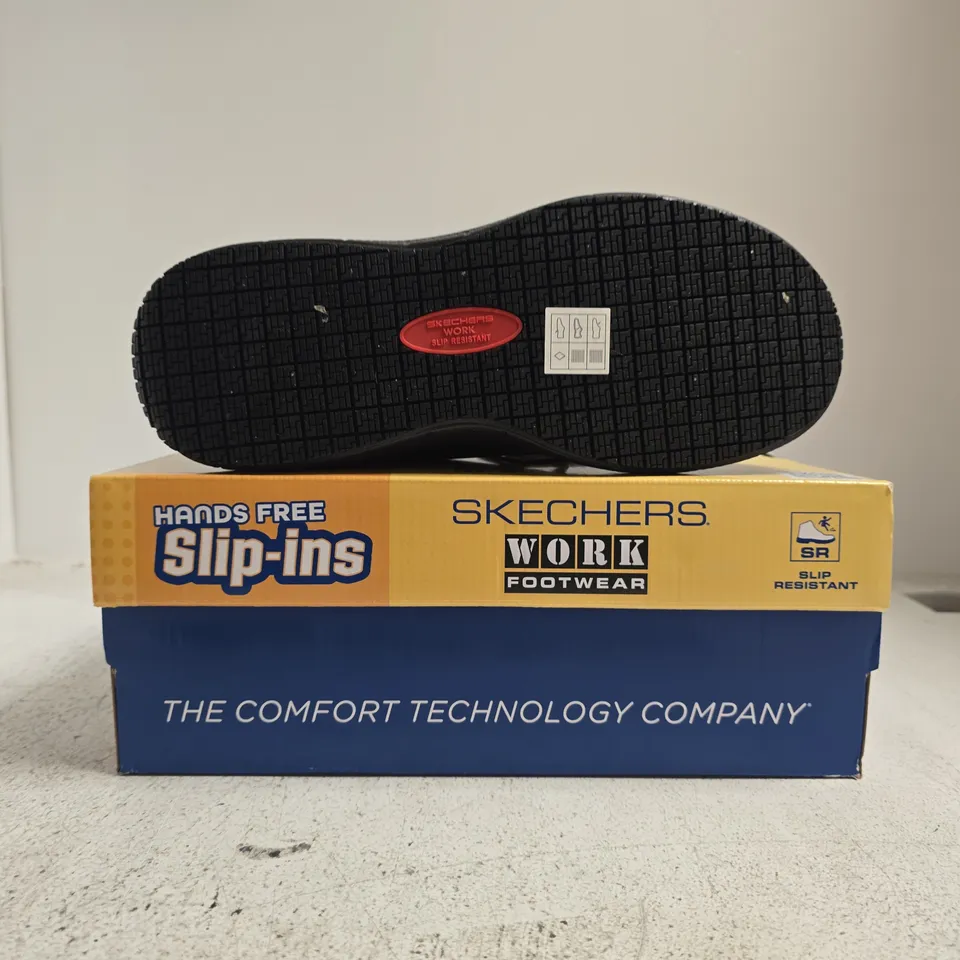 BOXED PAIR OF SKECHERS SLIP-INS TRAINERS IN BLACK SIZE UK 7