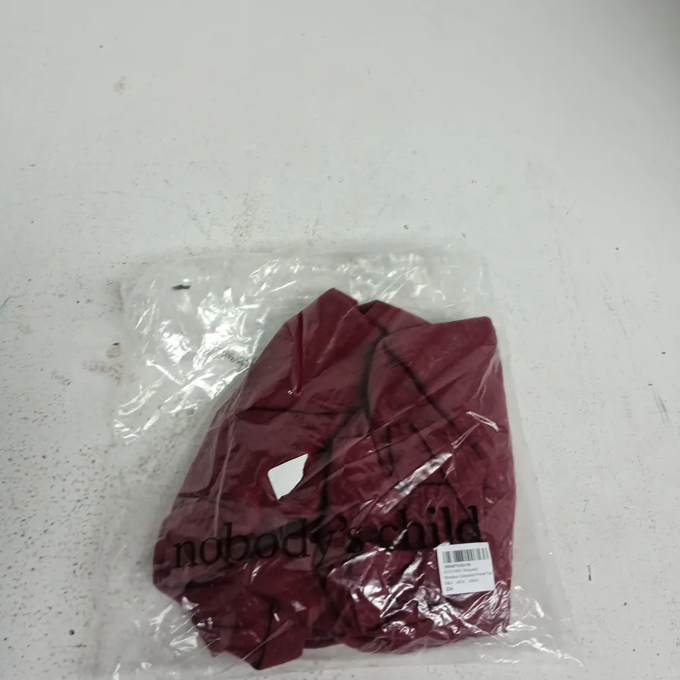 NOBODY'S CHILD BURGUNDY SHRUNKEN CHAINSTITCH FLOWER TEE – UK L (EU L, USA L)