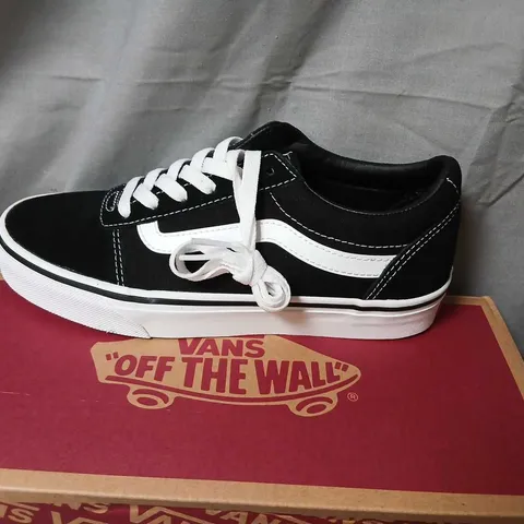 VANS WARD SNEAKERS – BLACK/WHITE – UK 5 (US 7.5 / EU 38)