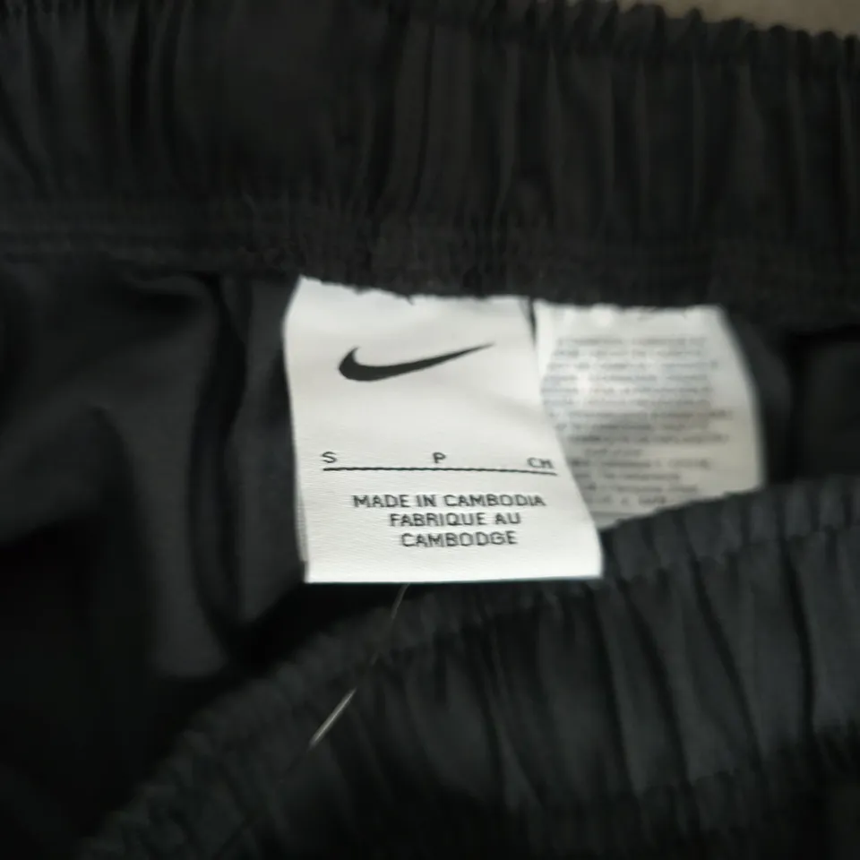 NIKE MEN'S BLACK SHORTS – SIZE S (TAG ATTACHED)