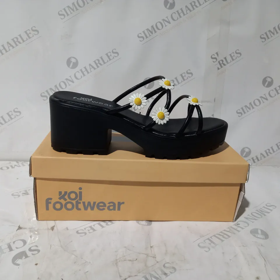 BRAND NEW BOXED PAIR OF KOI VEGAN BLOOMING DAISY OASIS STRAPPY SLIDERS IN BLACK - UK SIZE 7