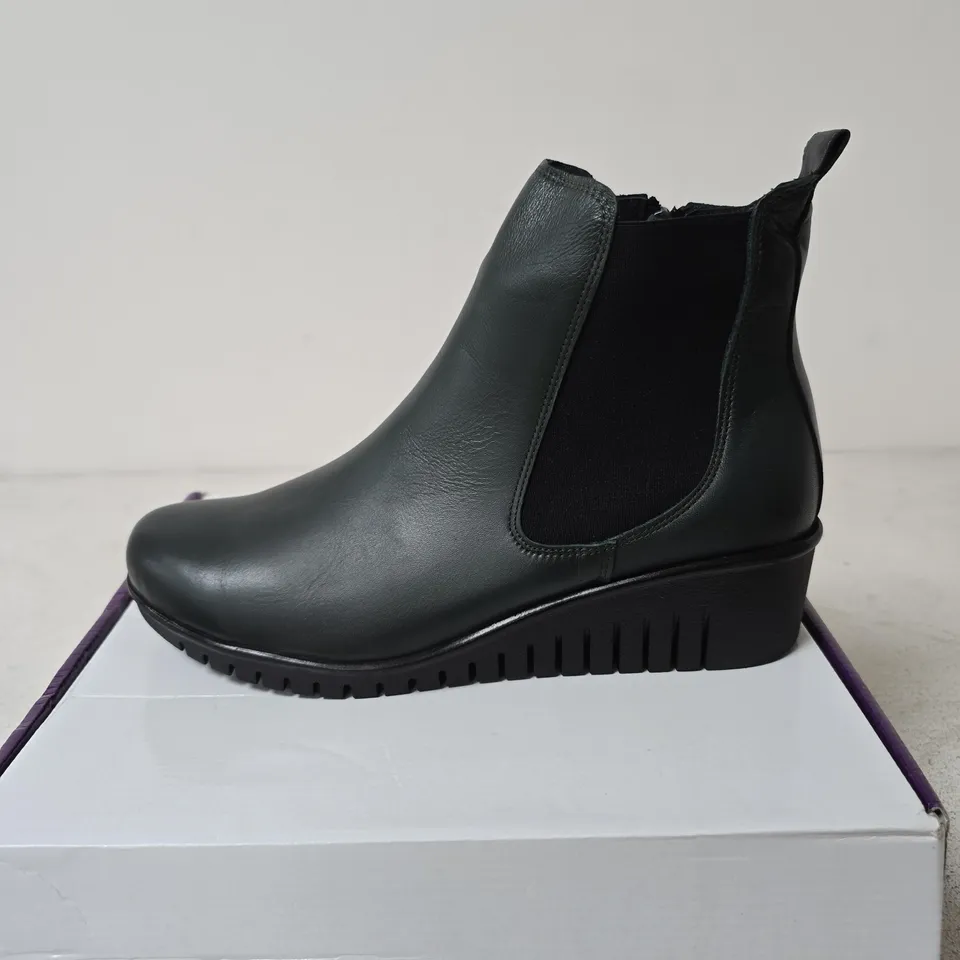 BOXED LOTUS DRESDEN LEATHER BOOTS, GREEN - SIZE EUR 41