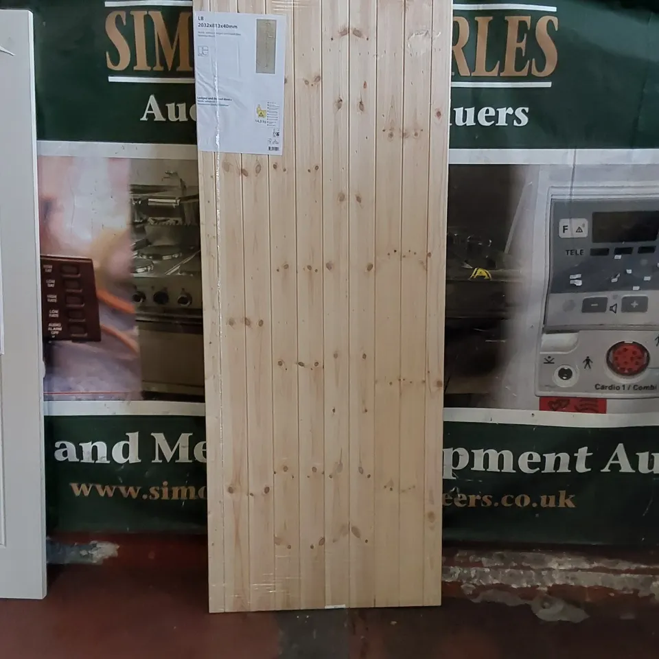 NORDIC SOFTWOOD LEGEND AND BRACED DOOR // SIZE: 2032 X 813 X 40mm