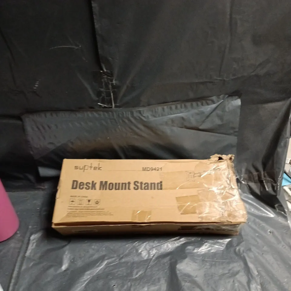 BOX OF APPROXIMATELY 20 ASSORTED ITEMS TO INCLUDE: HYDROFLASK AND DESK MOUNT ECT