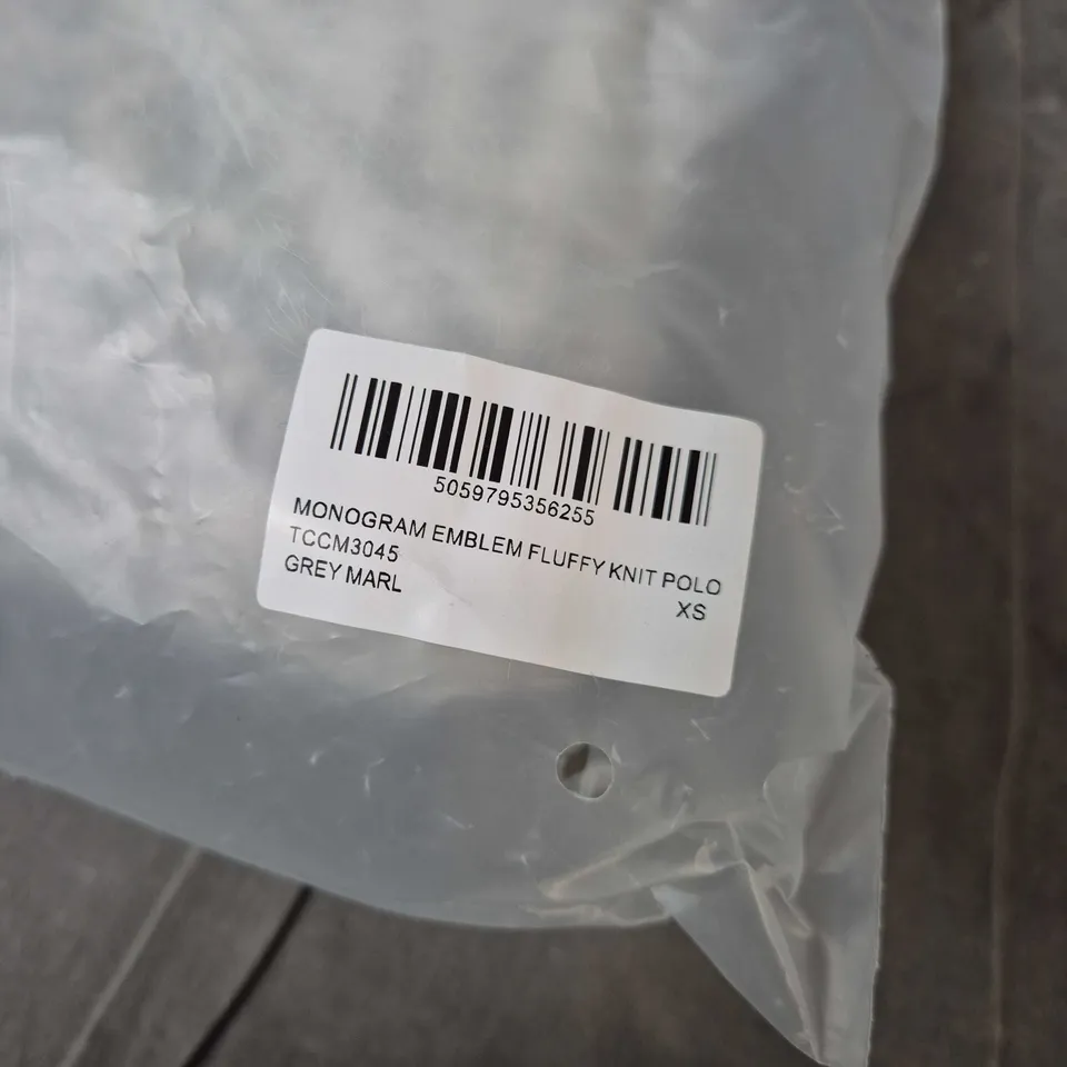 BAGGED THE COUTURE CLUB MONOGRAM EMBLEM FLUFFY KNIT POLO – GREY MARL – XS