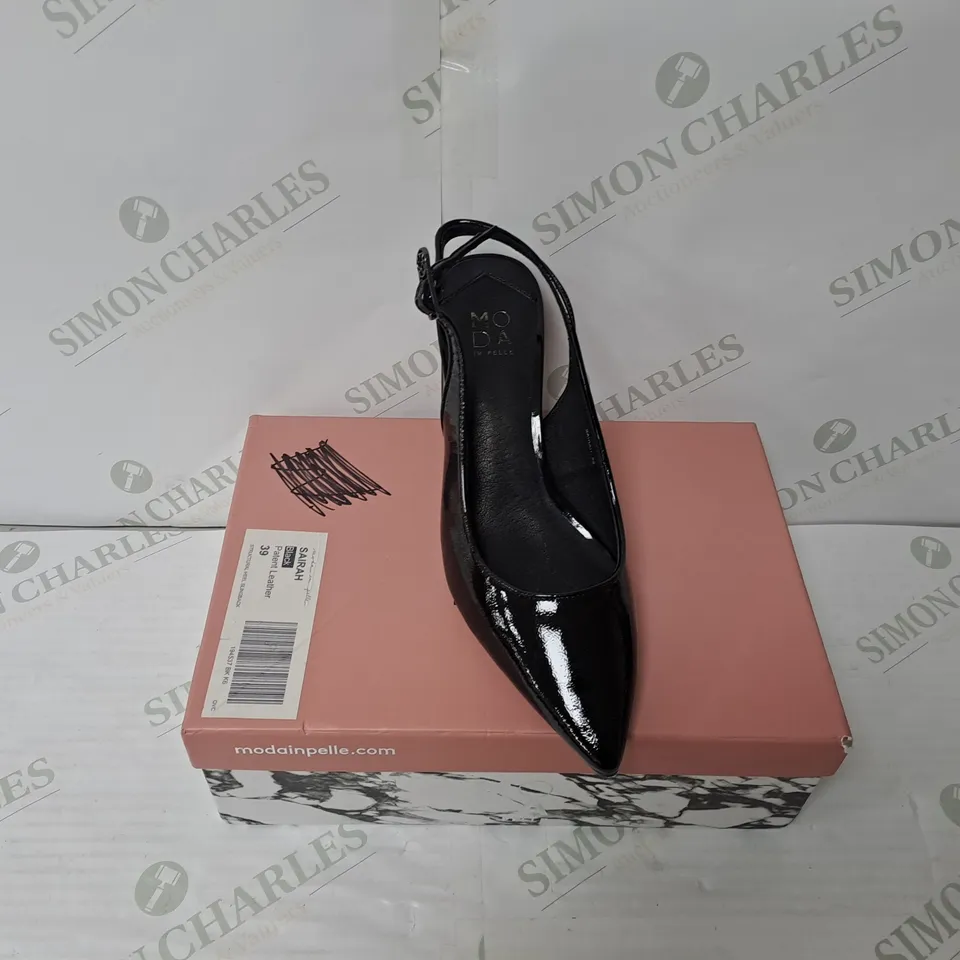 BOXED PAIR OF MODA IN PELLE HEELED SHOES IN BLACK SIZE 6