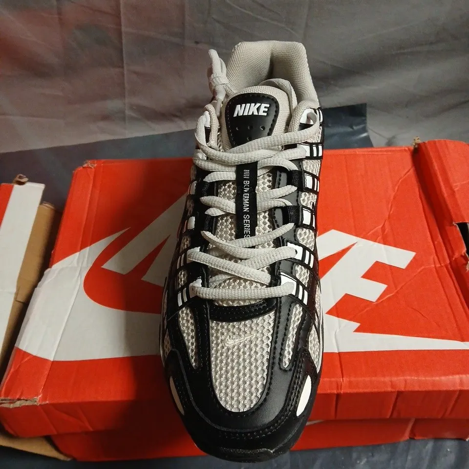 NIKE P-6000 TRAINERS – MEN'S, GREY/BLACK SIZE 7