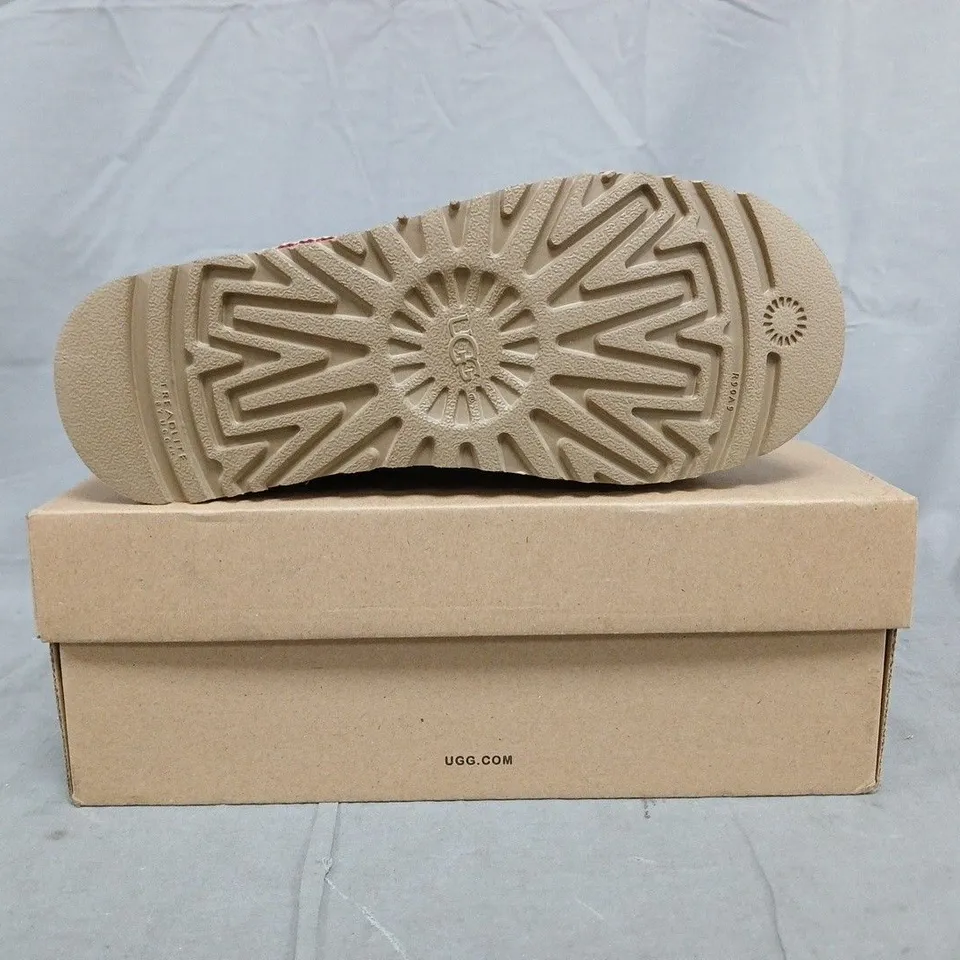 BOXED PAIR OF UGG WTAZZ SHOES IN CHESTNUT SIZE UK 5