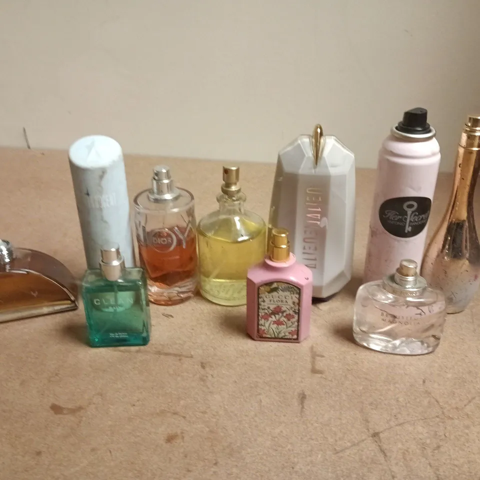 APPROXIMATELY 20 UNBOXED COSMETICS RO INCLUDE; GICCI, ESTEE LAUDER AND THIERRY MUGLER