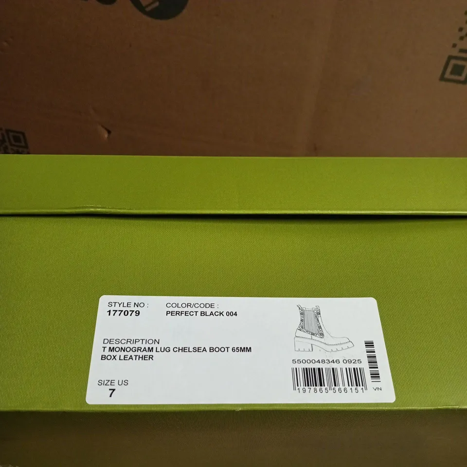 BOXED PAIR OF TORY BURCH T MONOGRAM LUG CHELSEA BOOTS – UK SIZE 5