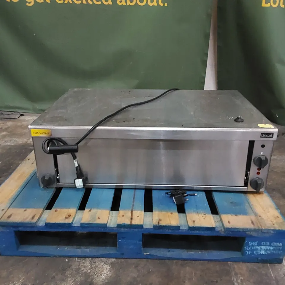 LINCAT IP21B COMMERCIAL PIZZA OVEN 