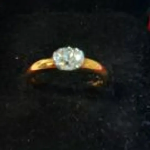 18CT GOLD RING SEMI RUB OVER SET A NATURAL DIAMOND