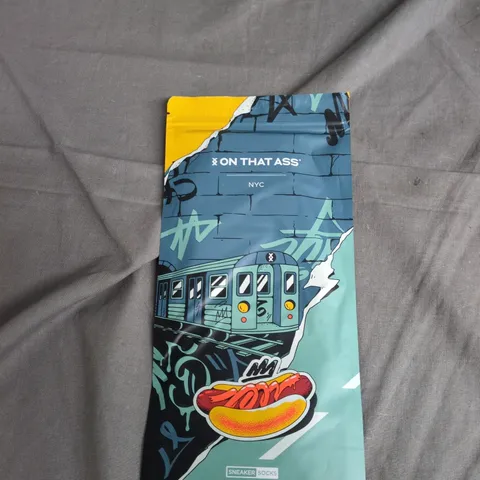 ON THAT ASS NYC SNEAKERS SOCKS – EU 39-42 (UK 6-8) – 73% COTTON, 25% POLYESTER, 2% ELASTANE