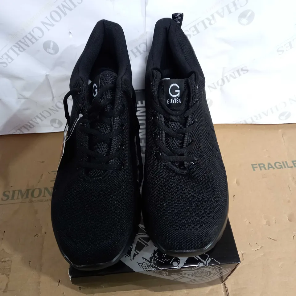 BOXED PAIR OF GUYISA SAFTEY BOOTS SIZE 10