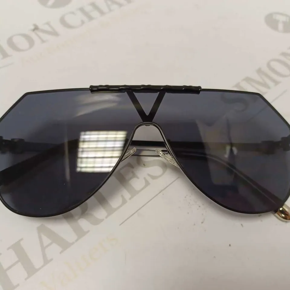 LV BLACK SUNGLASSES 