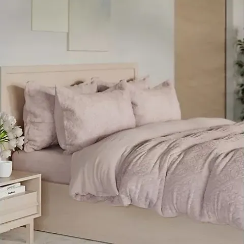 COZEE HOME VELVETSOFT GEO 6 PIECE DUVET SET