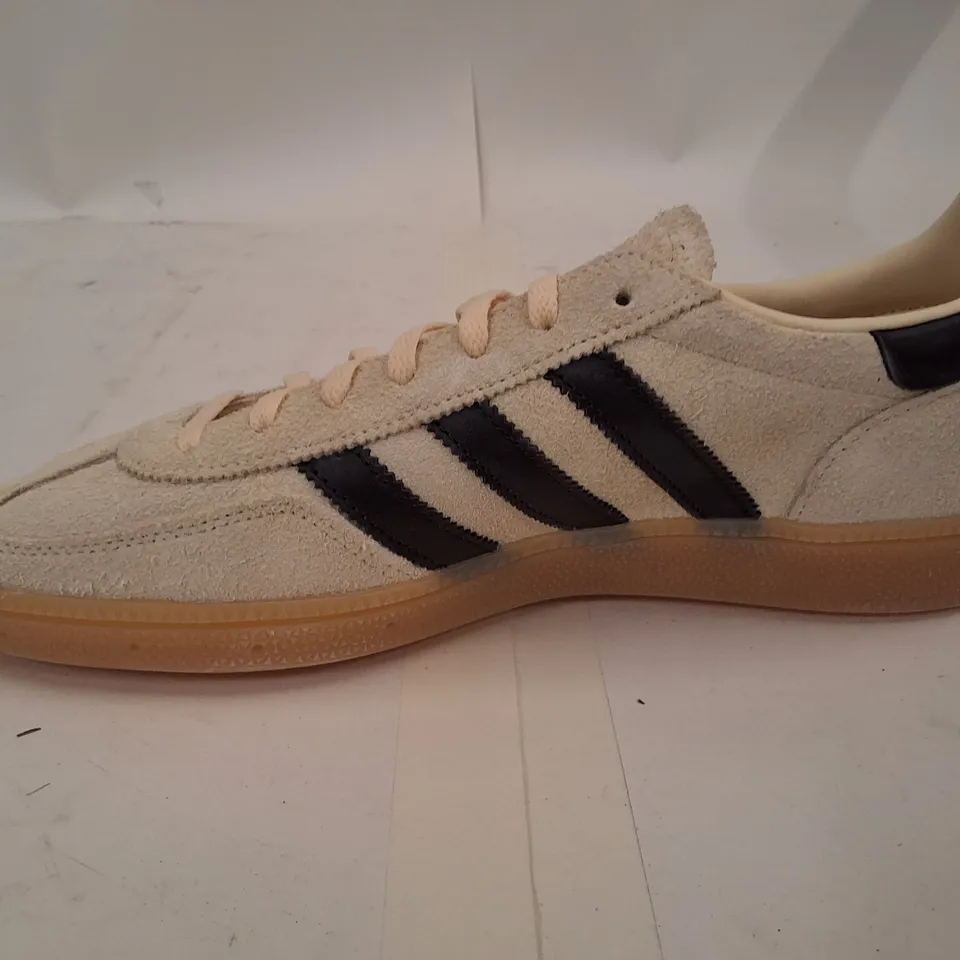ADIDAS
HANDBALL SPEZIAL SHOES WARM VANILLA / AURORA COFFEE - UK 8