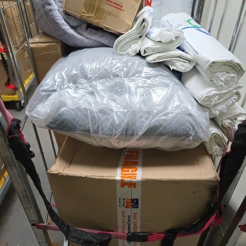 APPROXIMATELY 10 ASSORTED HOUSEHOLD PRODUCTS TO INCLUDE CUSHIONS, STORAGE BOX, SHRED STATION BAGS ETC 