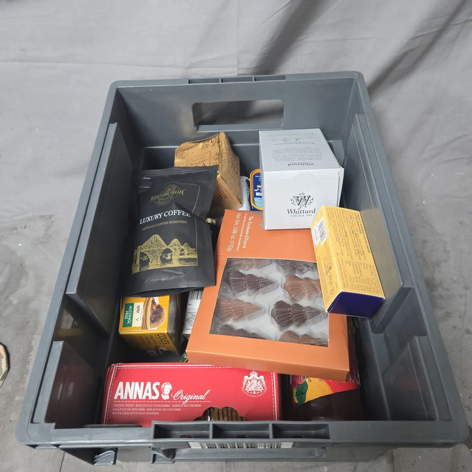 APPROXIMATELY 15 ASSORTED FOOD AND DRINK ITEMS INCLUDING EDINBURGH LUXURY COFFEE, FUDGE KITCHEN, THURSDAY COTTAGE STRAWBERRY JAM AND MACKEREL TINNED FILLETS