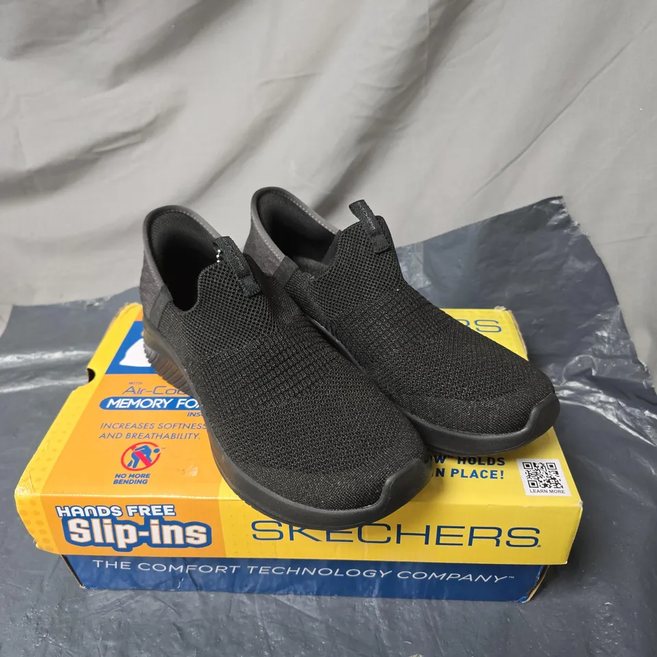 SKECHERS HANDS FREE SLIP-INS SLIP-ON SHOES – BLACK, MEMORY FOAM (BOXED) SIZE 4