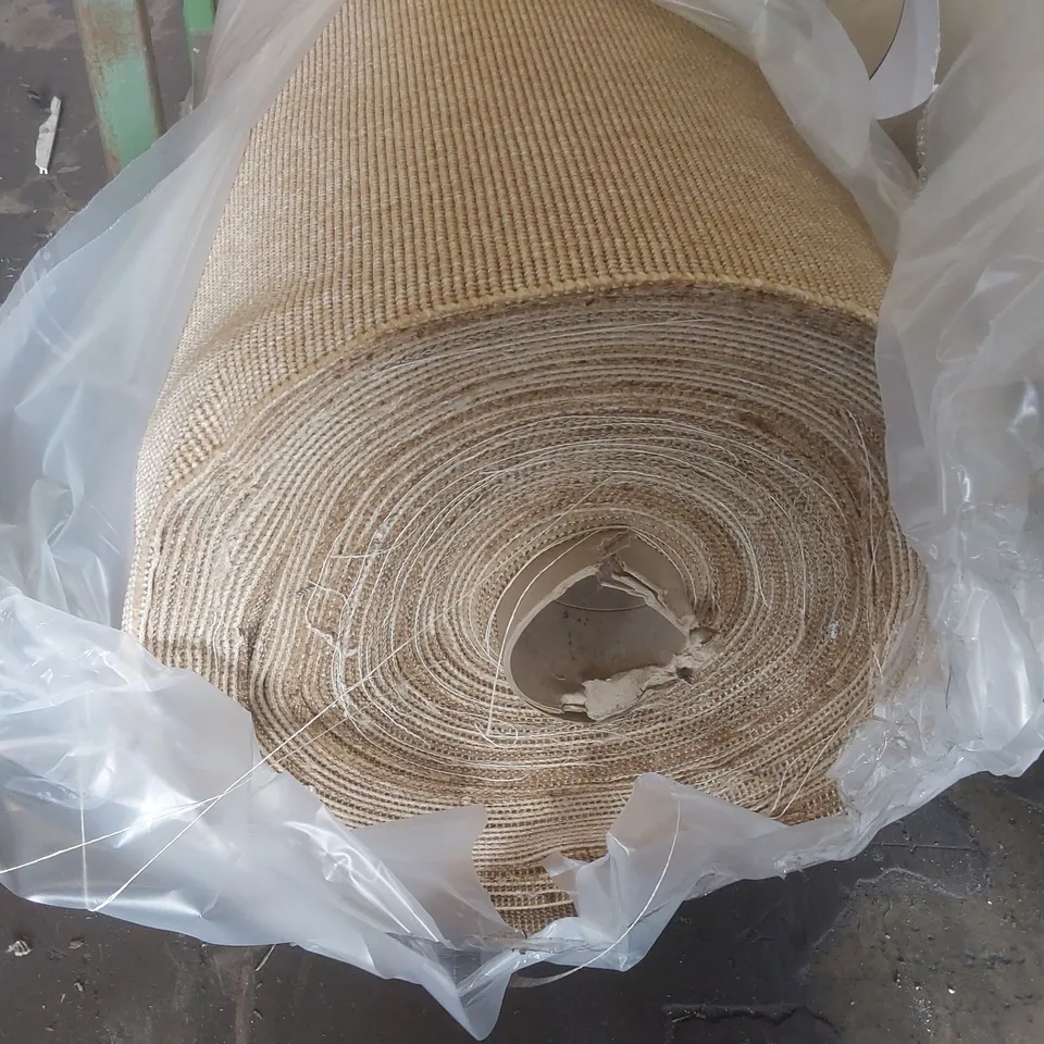 ROLL OF QUALITY EASISISAL CLASSIC CARPET - APPROXIMATELY 40 x 4m