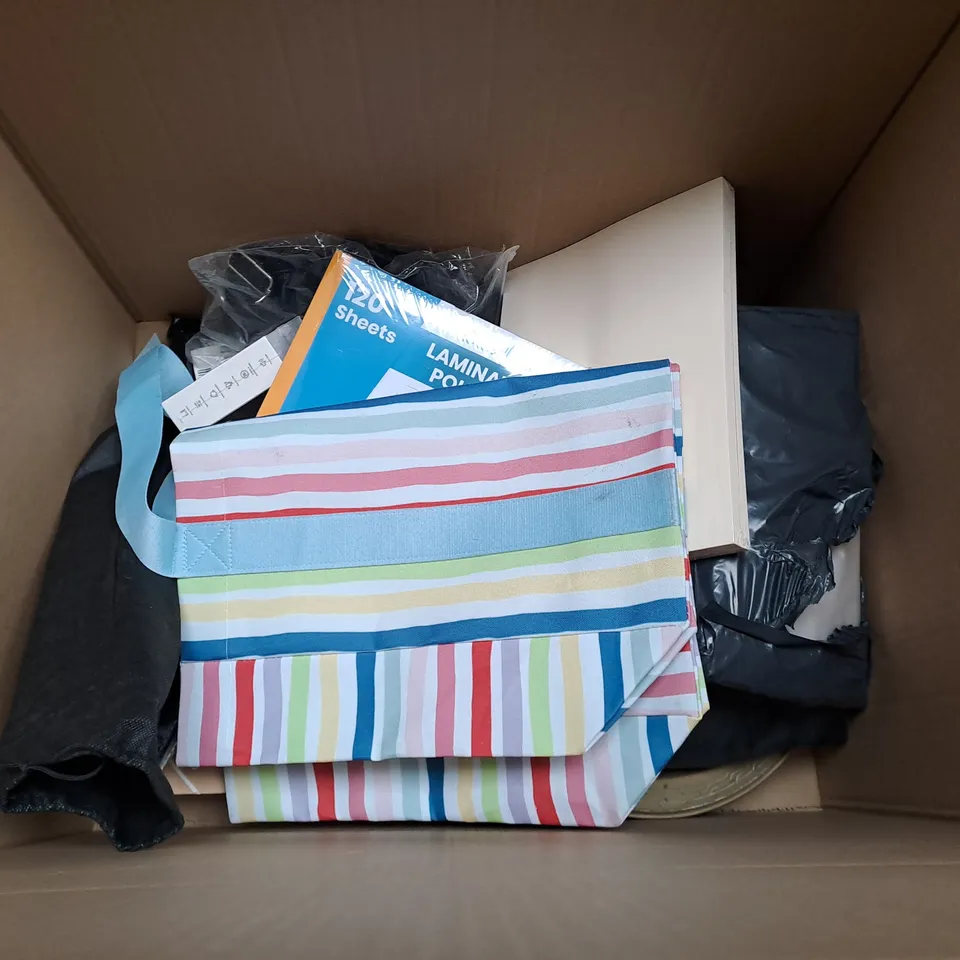 APPROXIMATELY 20 ASSORTED HOUSEHOLD PRODUCTS TO INCLUDE TABLET COVER, CUTTING BOARD AND A PAIR OF VOILE CURTAINS