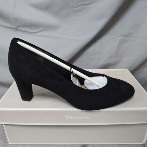 BOXED PAIR OF TAMARIS POINTED TOE HEELS IN BLACK - US 6.5