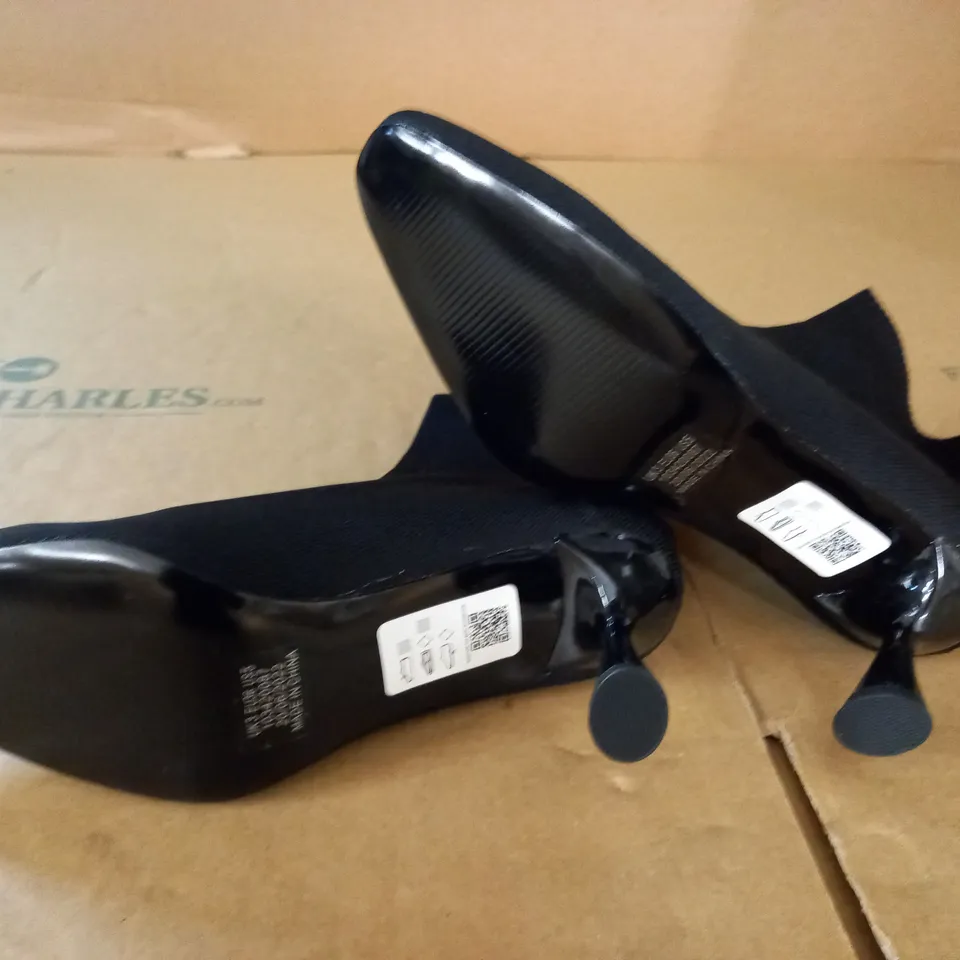 PAIR OF ASOS WIDE FIT KNITTED HELED BOOTS IN BLACK - UK 3