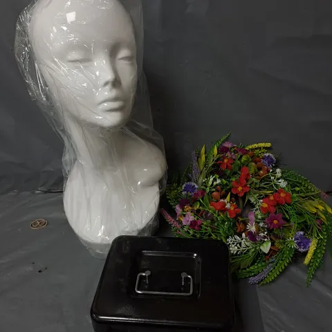 APPROXIMATELY 15 ASSORTED HOUSEHOLD ITEMS TO INCLUDE A MANNEQUIN HEAD, FLORAL WREATH AND A LOCKABLE CASH BOX