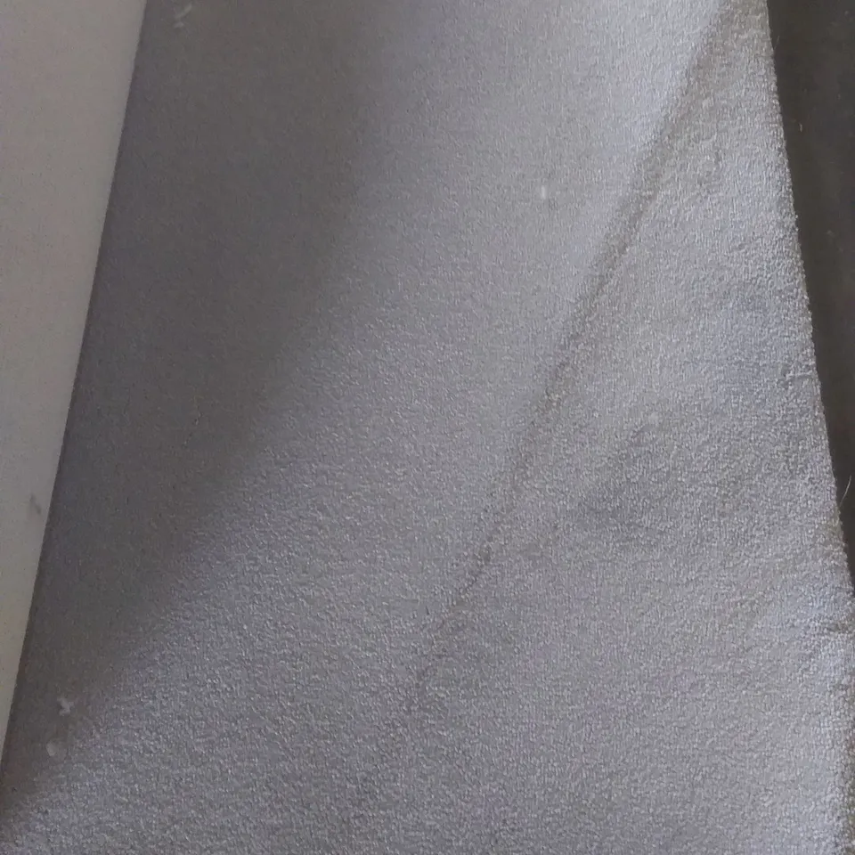 ROLL OF QUALITY ULTIMATE IMPRESSIONS HIGHLIFE CARPET APPROXIMATELY 5X3.8M