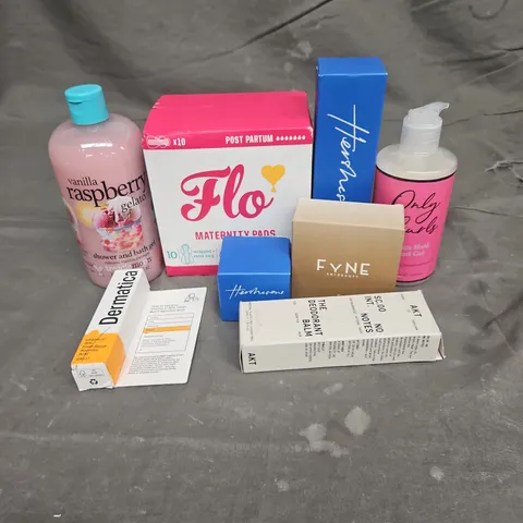 APPROXIMATEY 20 HEALTH AND BEAUTY PRODUCTS TO INCLUDE - ONLY CURLS MEGA HOLD CURL GEL - FLO MATERNITY PADS - HERSHESONS ALMOST EVERYTHING CREAM - ETC