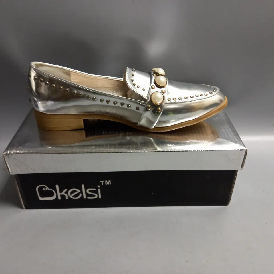 BOXED KELSI LADIES FLAT SHOES SILVER WITH BEADING DETAIL. SIZE 3