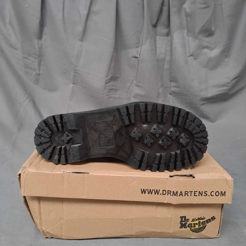 BOXED PAIR OF DR MARTINS WILDHORSE SHOES SIZE 3