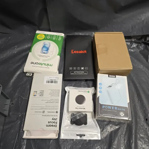 APPROX 20 ASSORTED PHONE ACCESSORIES TO INCLUDE CASES, SCREEN PROTECTORS, CHARGERS, ETC 