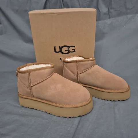 BOXED PAIR OF UGG DAKOTA BOOT BROWN UK 4 