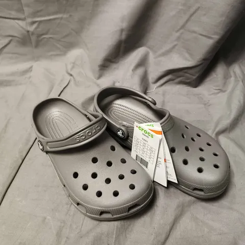 CROCS CLASSICS SLIP ON SHOES IN GREY - 4