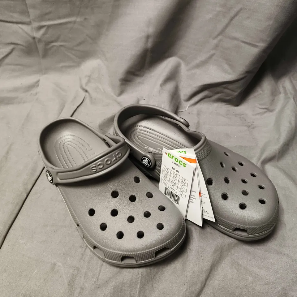 CROCS CLASSICS SLIP ON SHOES IN GREY - 4