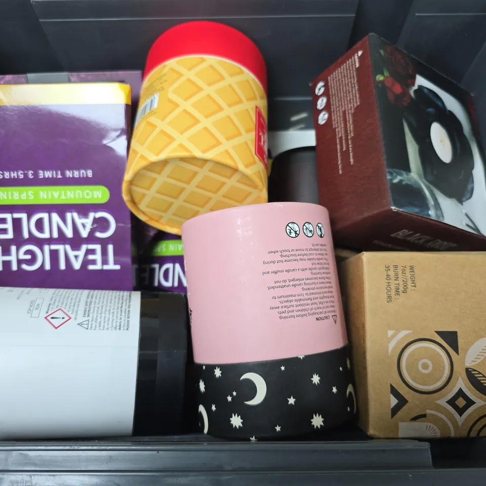 APPROXIMATELY 12 ASSORTED HOUSEHOLD ITEMS TO INCLUDE SCENTED CANDLES, TEALIGHTS, WAX MELTS, ETC - COLLECTION ONLY
