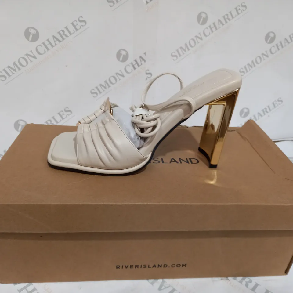 BOXED RIVER ISLAND CRÈME WIDE FOOTED HEELS - UK 6