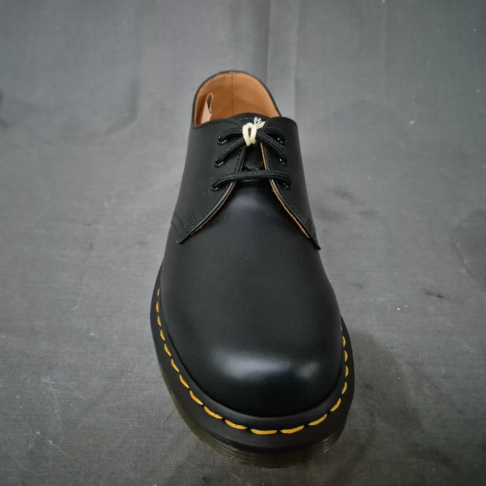 BOXED PAIR OF DR MARTENS 1461 SHOES IN BLACK UK SIZE 6