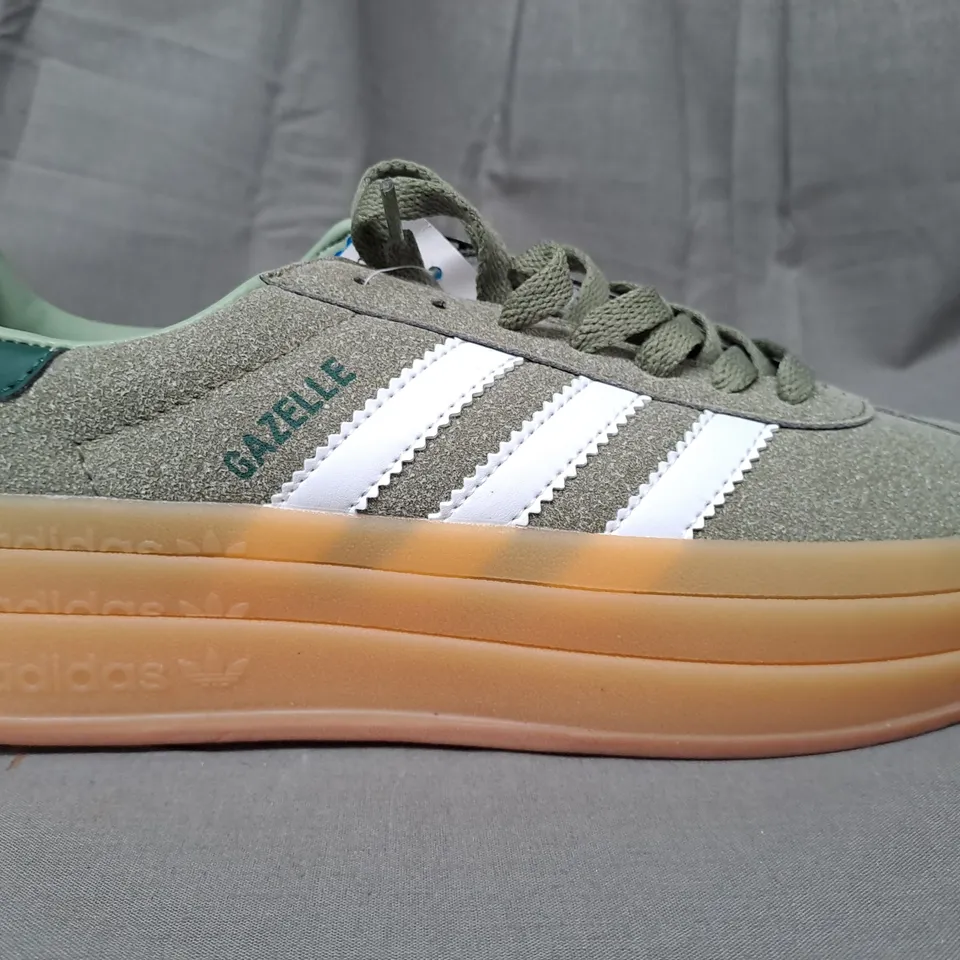 PAIR OF ADIDAS GAZELLE SHOES IN GREEN UK SIZE 6.5