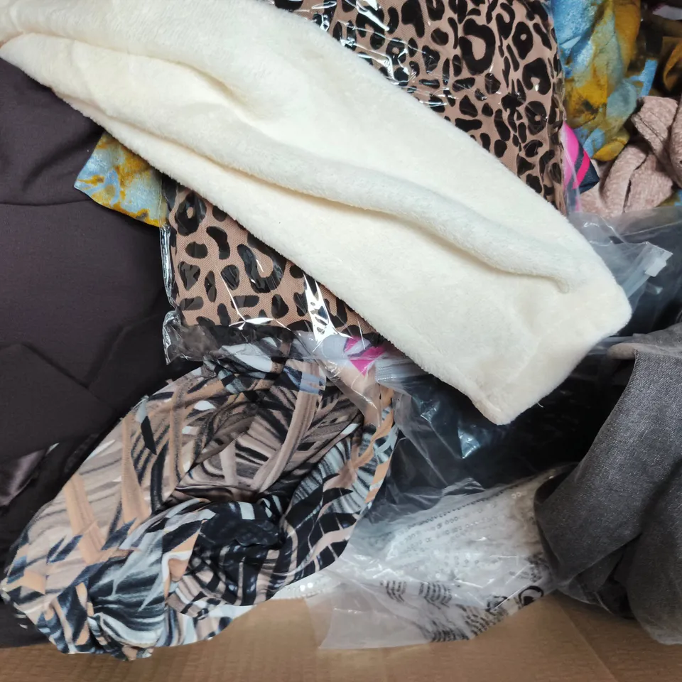 APPROXIMATELY 20 ASSORTED CLOTHING AND FASHION PRODUCTS IN VARIOUS STYLES AND SIZES - COLLECTION ONLY