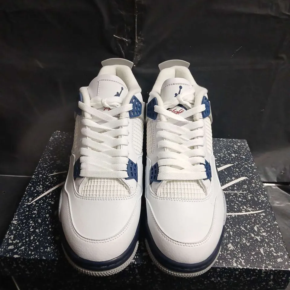 BOXED PAIR OF AIR JORDAN 4 RETRO WHITE/BLUE SNEAKERS – UK SIZE 9