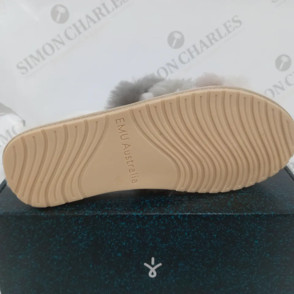 EMU AUSTRALIA BLUSH TAM SANDLA SIZE 6