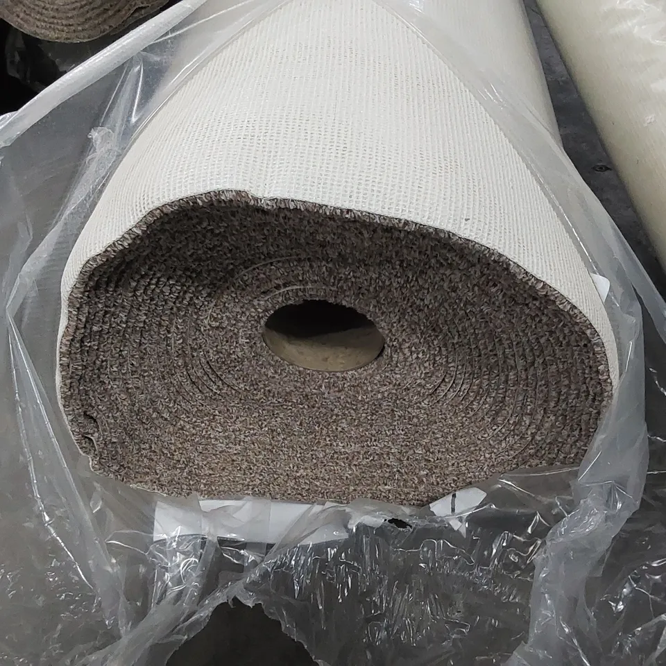 ROLL OF QUALITY DARTMOOR SB COOKIE CRUMBLE CARPET // SIZE: APPROXIMATELY 24 x 4m