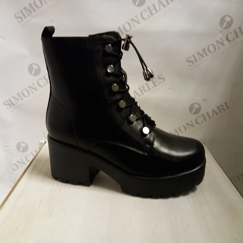 KOI VEGAN BLACK ENCLAVE CHUNKY BOOTS - SIZE 4